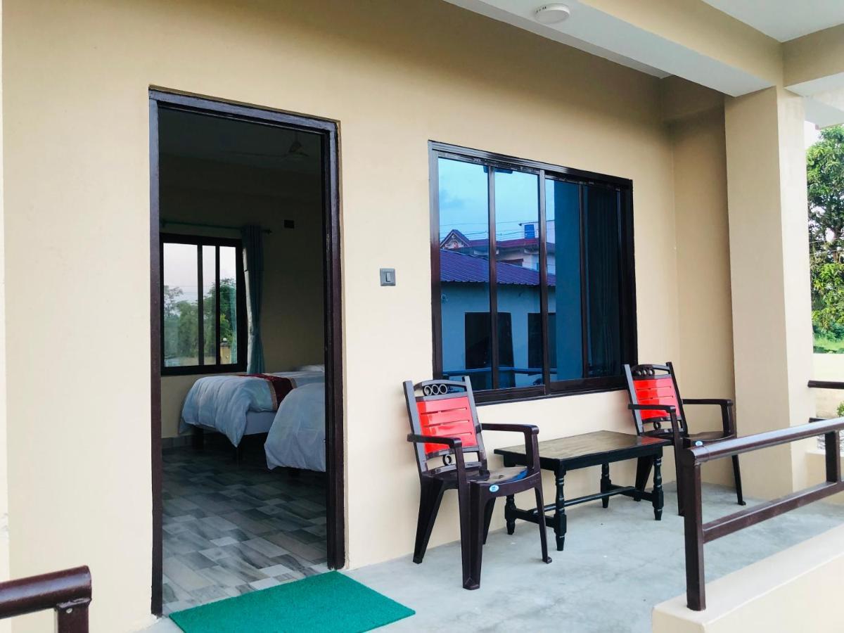 Hotel Happy Land Chitwan Exteriör bild