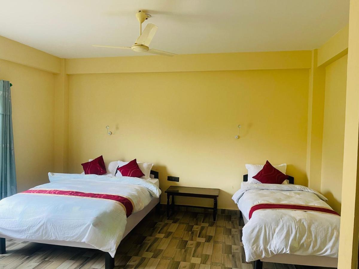 Hotel Happy Land Chitwan Exteriör bild