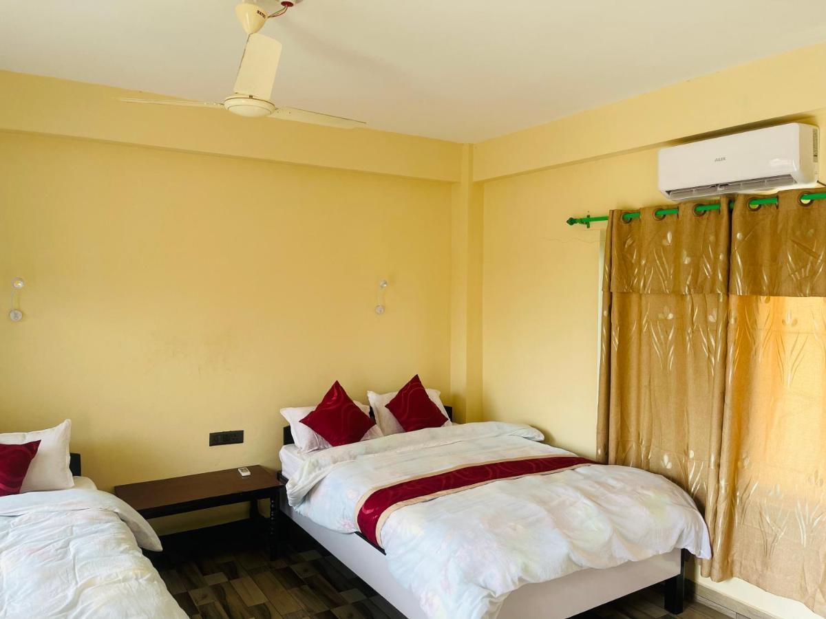 Hotel Happy Land Chitwan Exteriör bild